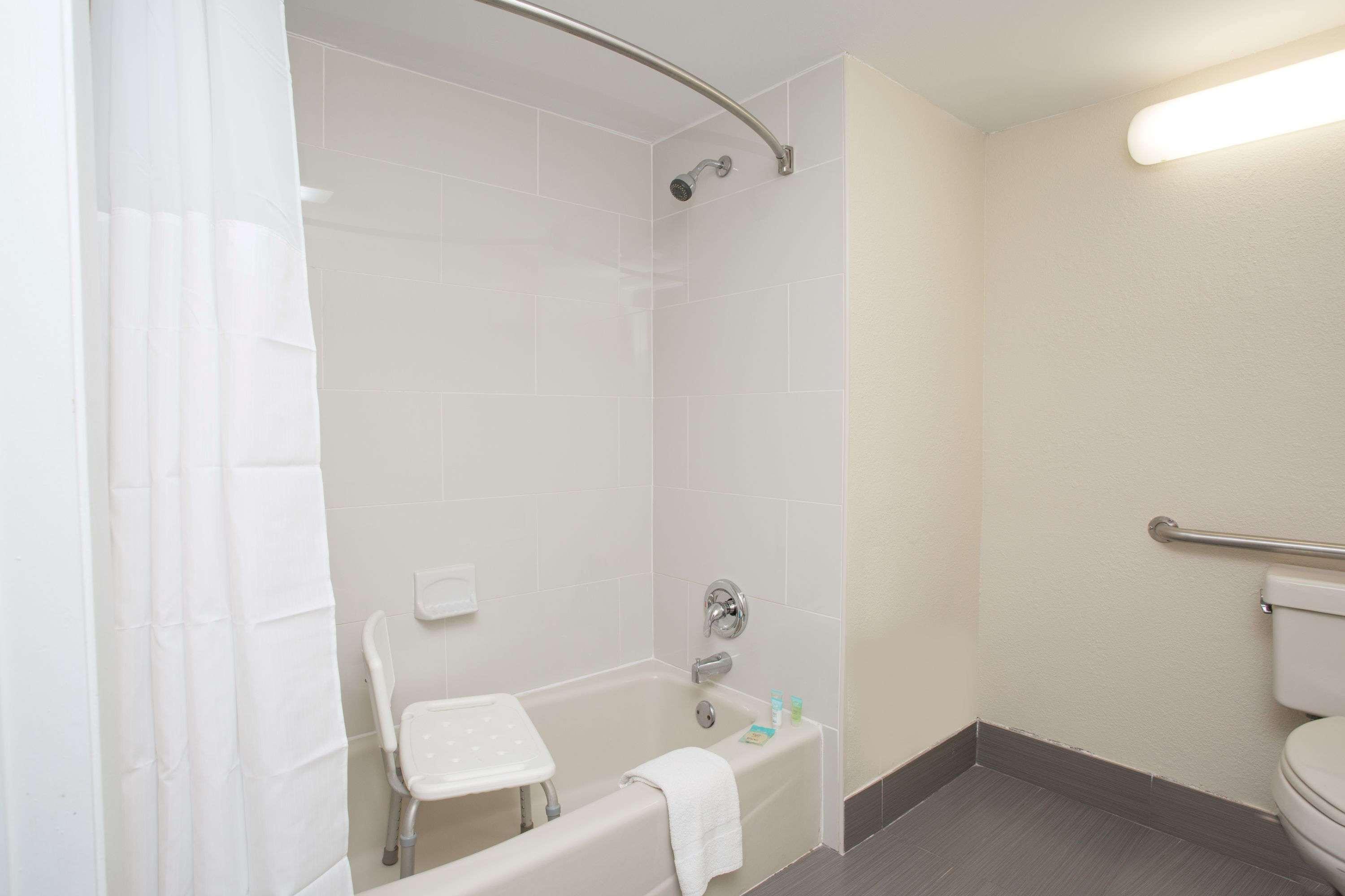 Days & By Wyndham Airport Motel 2*