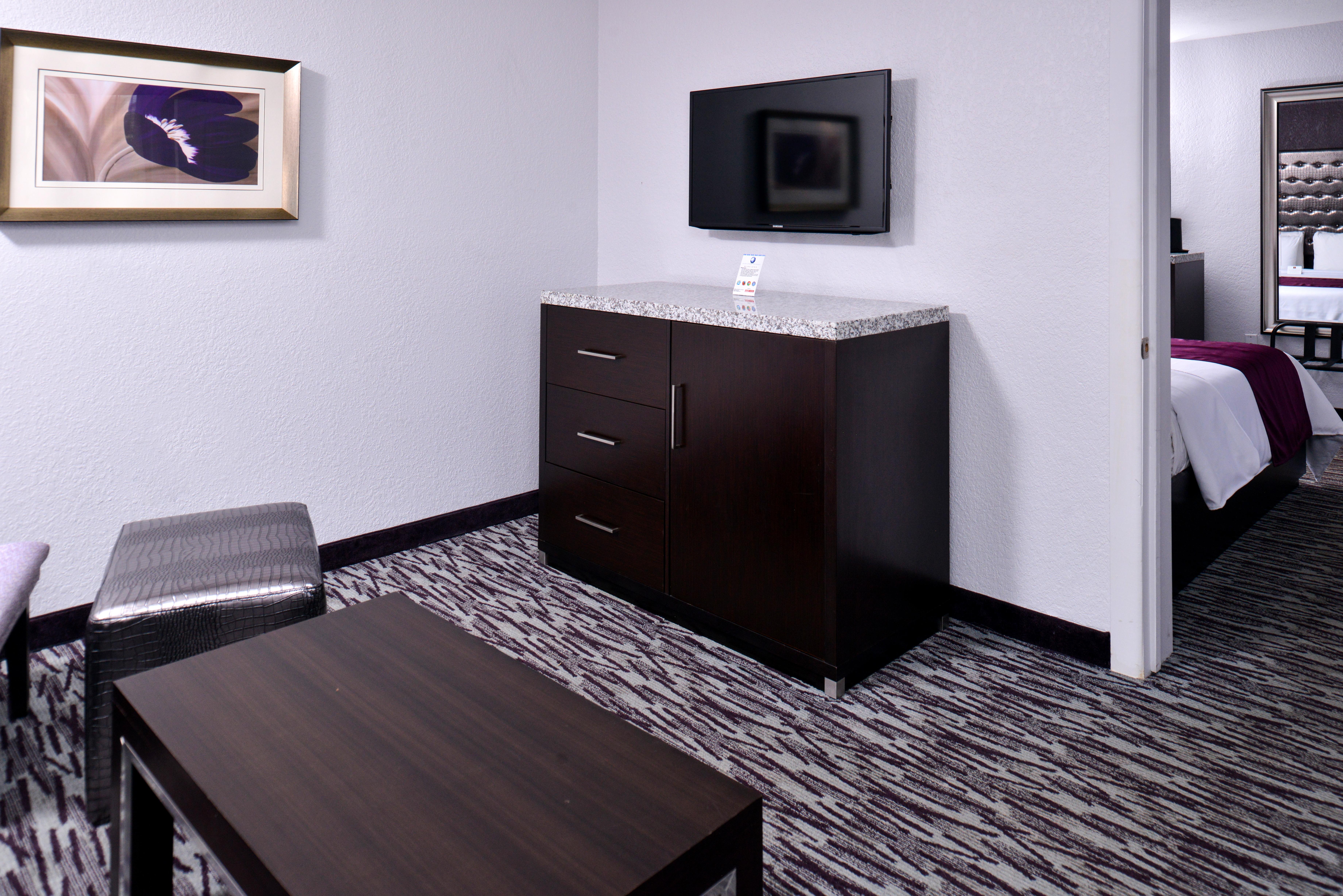 Clarion & Across From Universal Hotel 3*