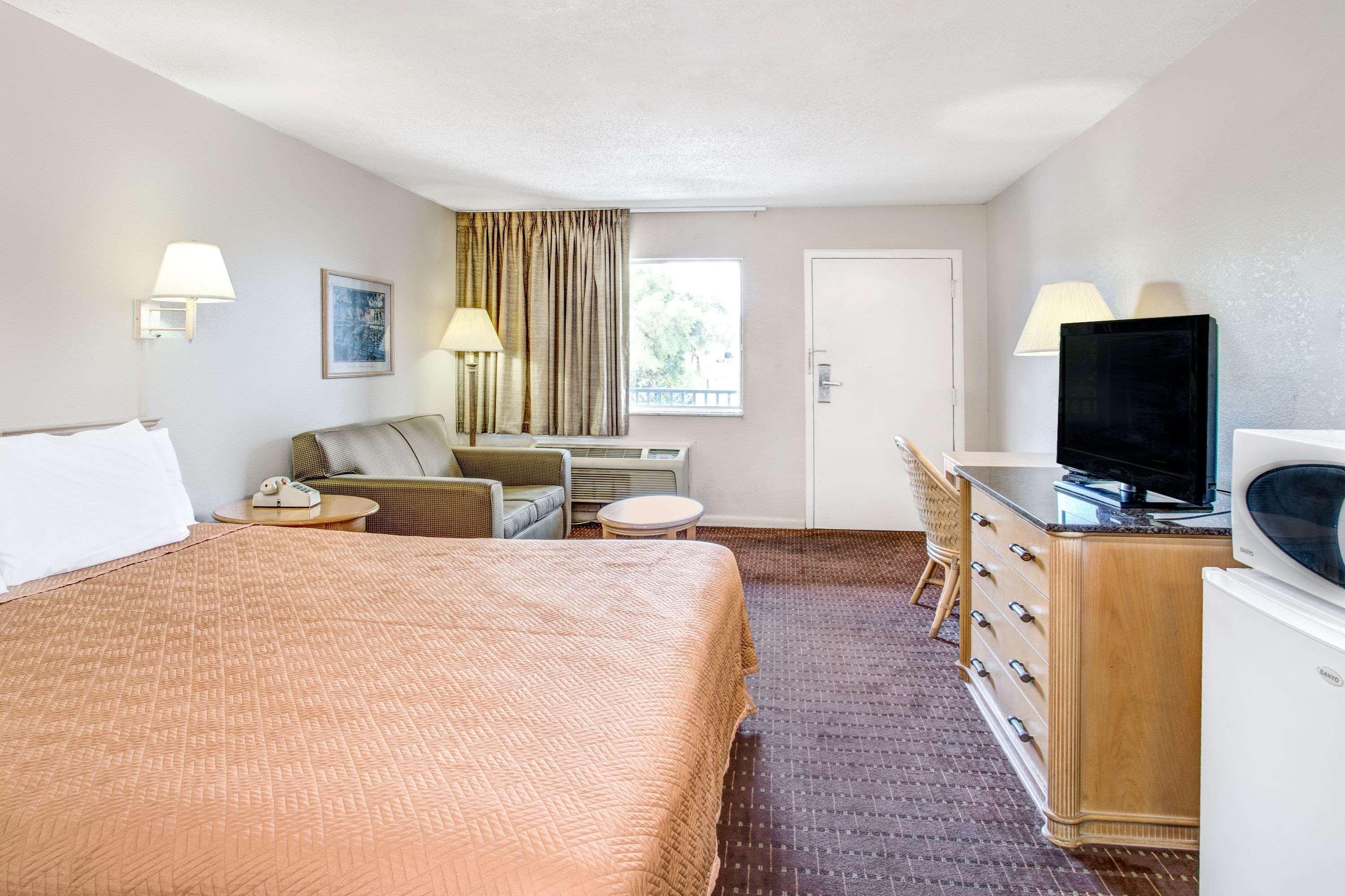 Super 8 By Wyndham Motel Kissimmee