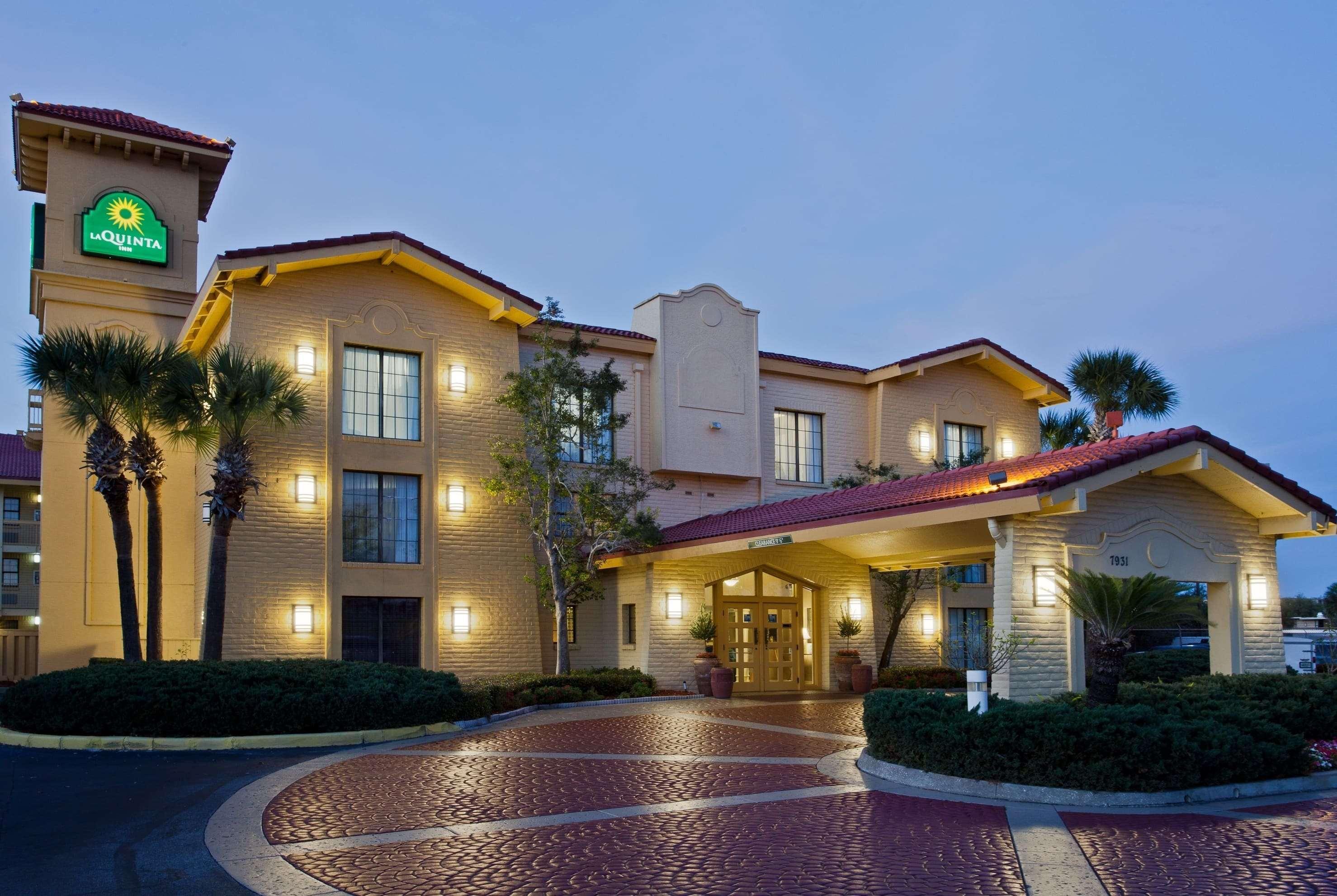 La Quinta By Wyndham Airport West Hotel