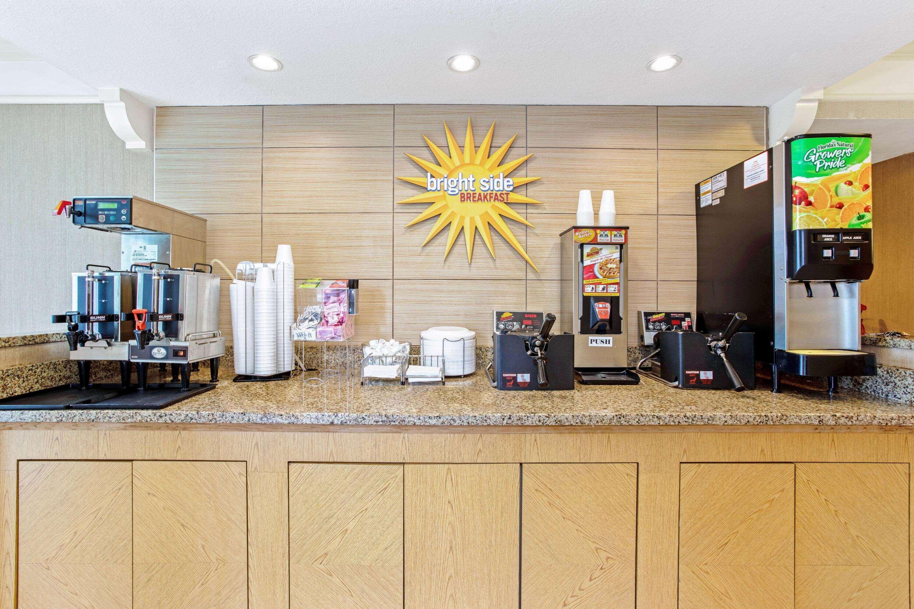 La Quinta By Wyndham Airport West 3*