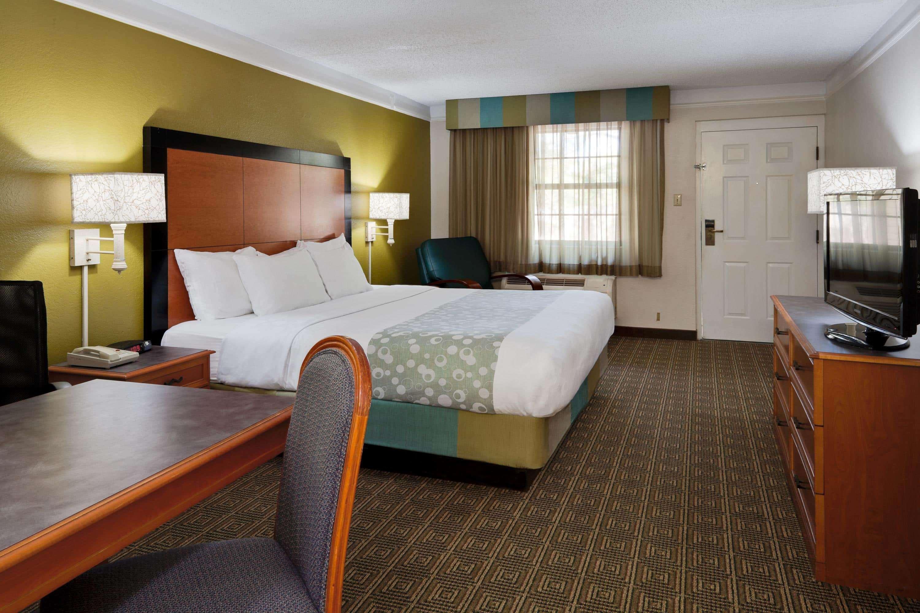 La Quinta By Wyndham Airport West Hotel