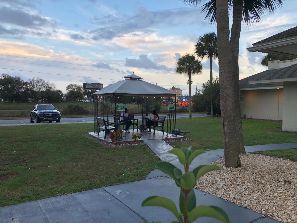 151 Entire Studio Minutes From Disney Hotel