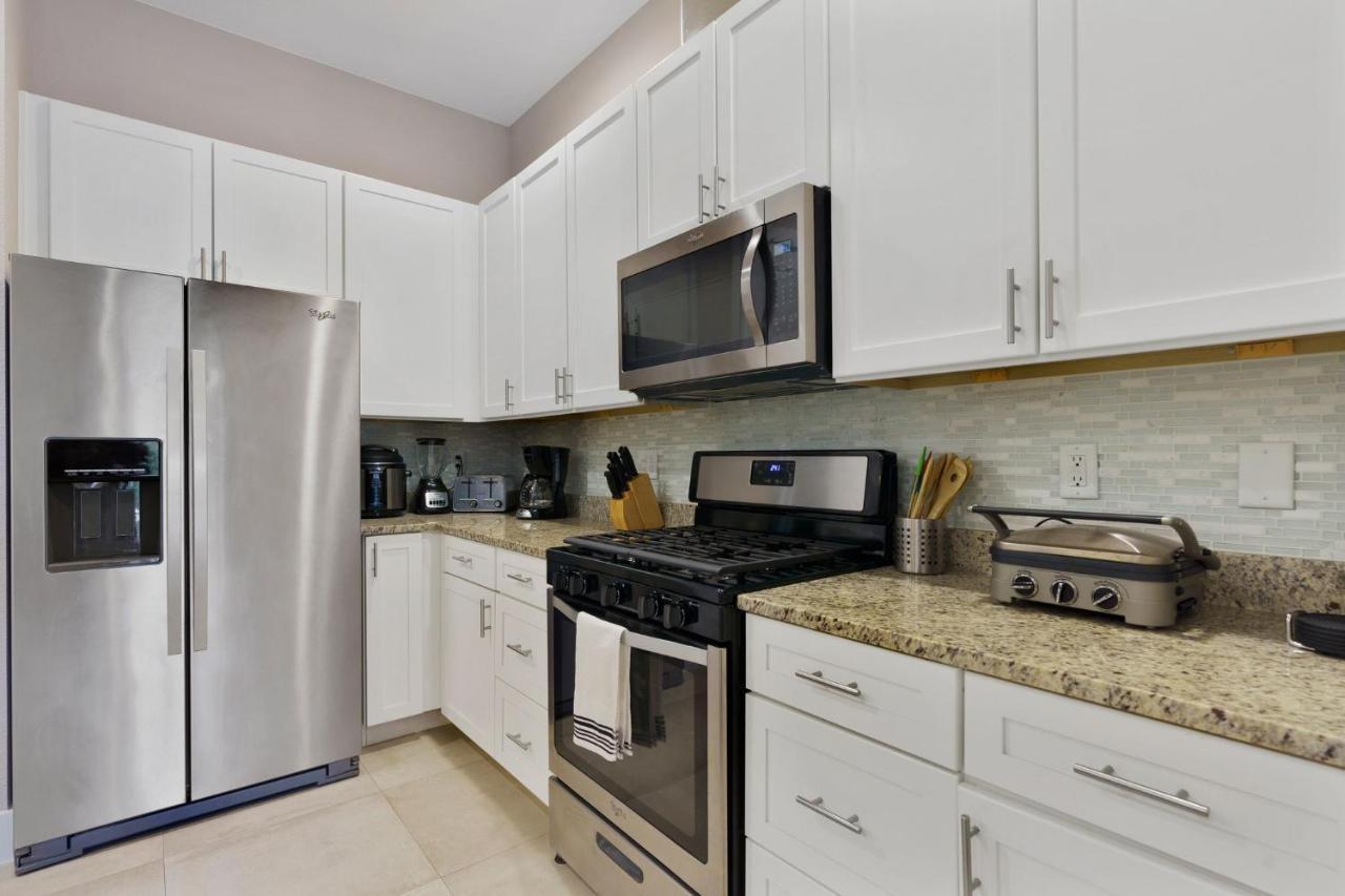Villa Luxury W/ 4 Plus Private Hot Tub Orlando