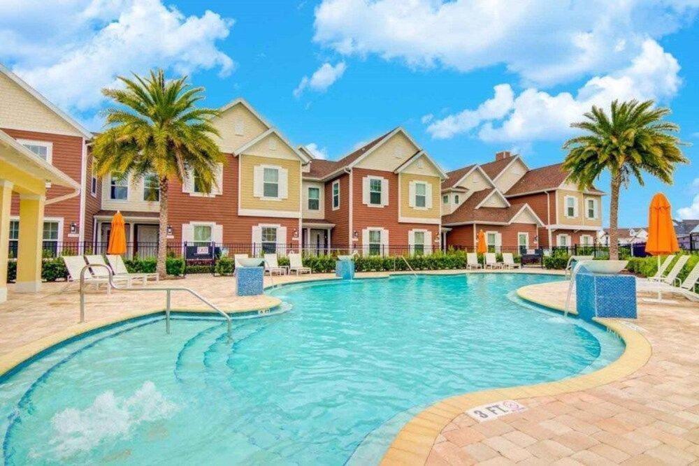 Villa Luxury W/ 4 Plus Private Hot Tub *