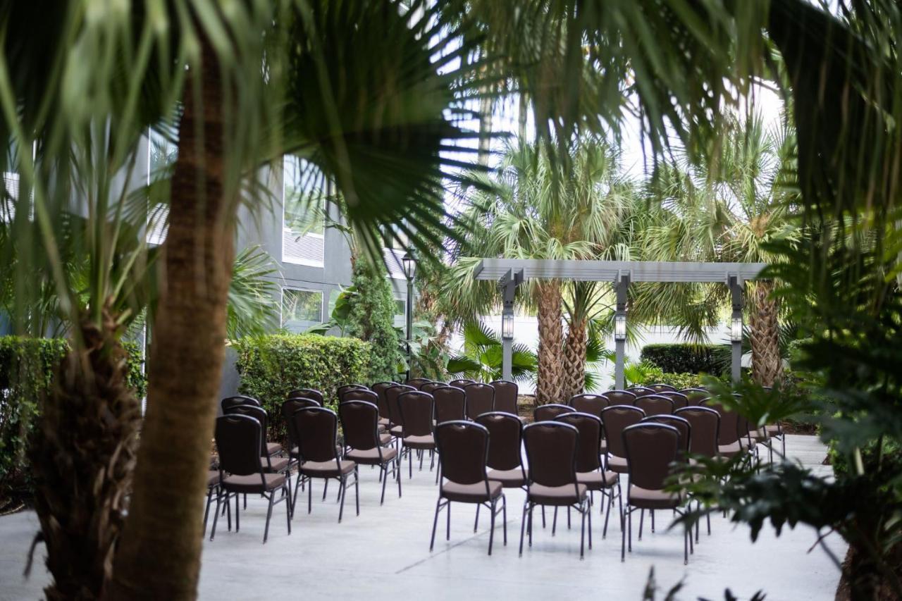Resort Holiday & Across From Universal By Ihg Orlando
