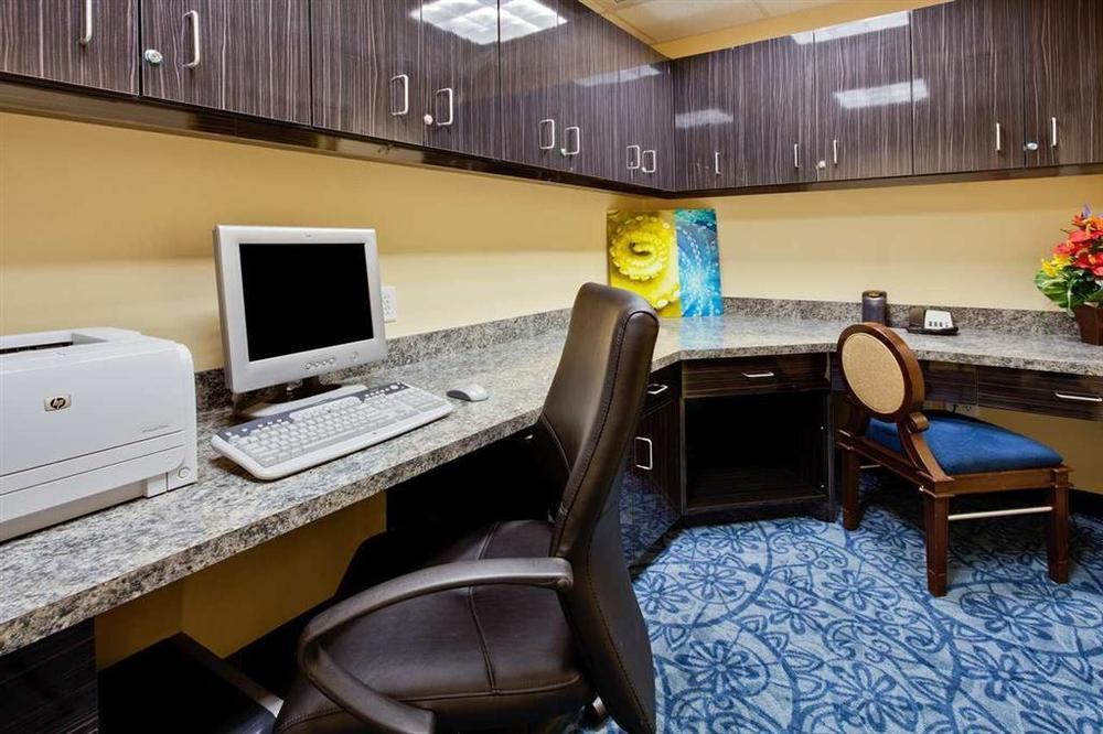 Hampton & Orlando-apopka Hotel Forest City