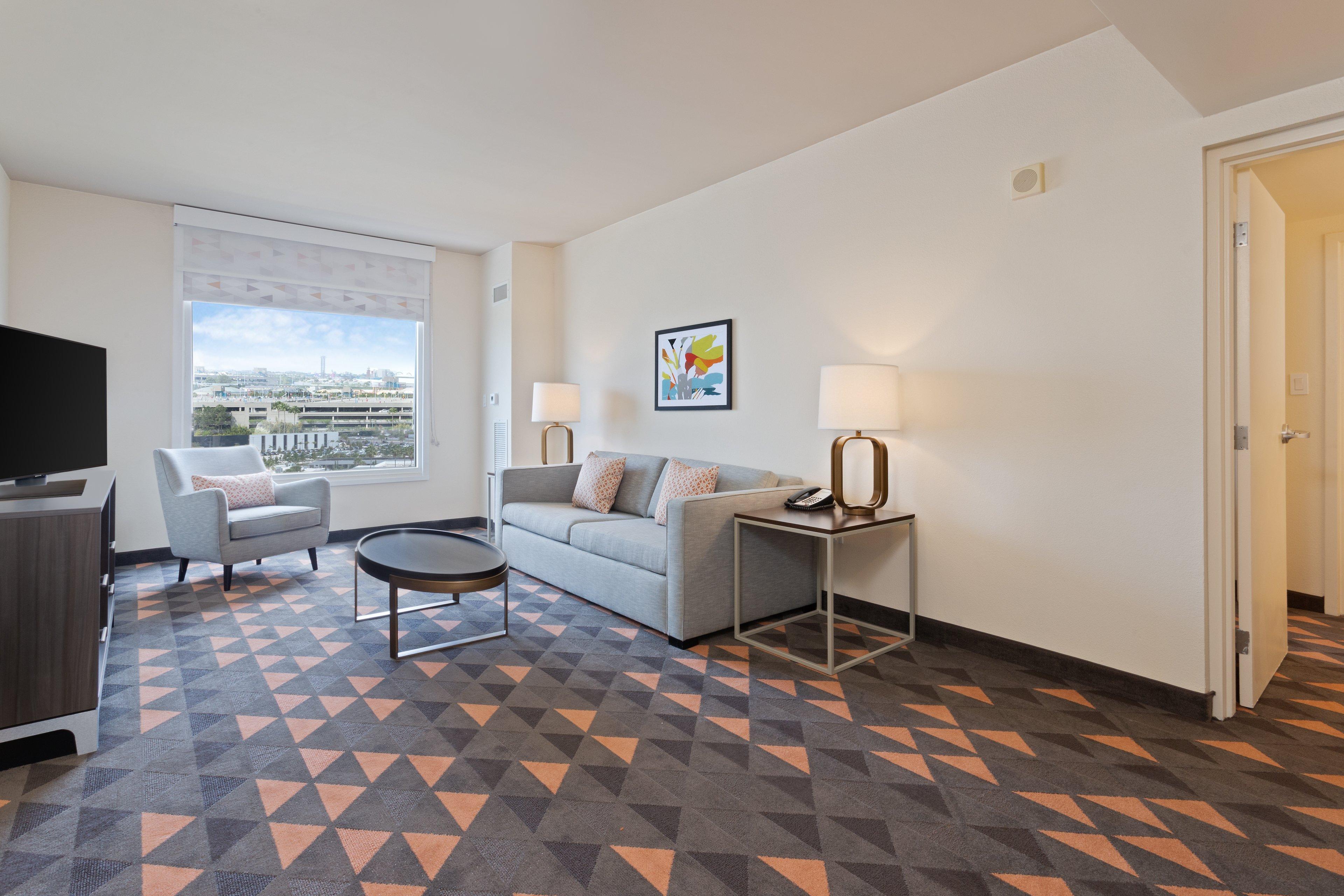 Holiday & Across From Universal By Ihg Orlando