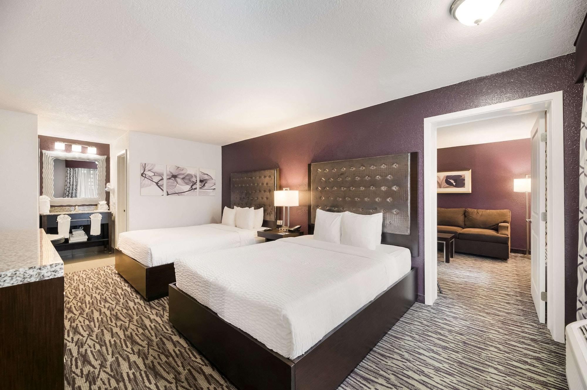 Clarion & Across From Universal Hotel Orlando