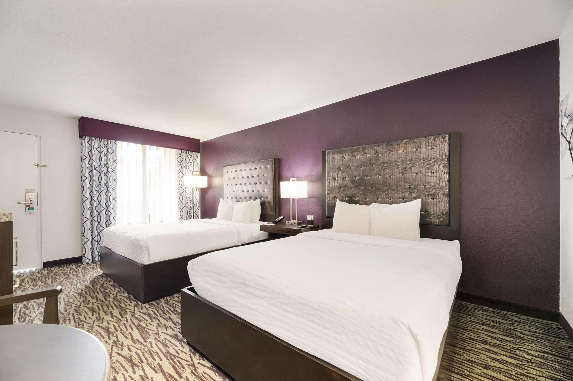 Clarion & Across From Universal Hotel Orlando
