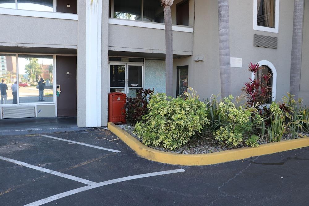 Inn Howard Johnson By Wyndham Orlando-international Drive 2*