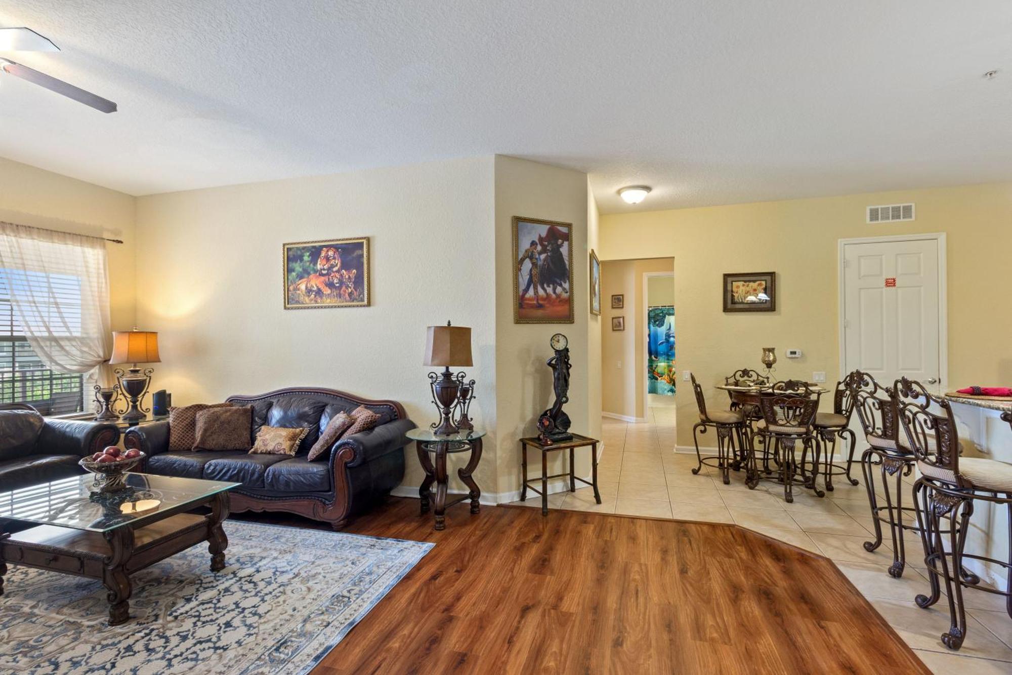 Executive 3 Bedroom At Universal Apartment