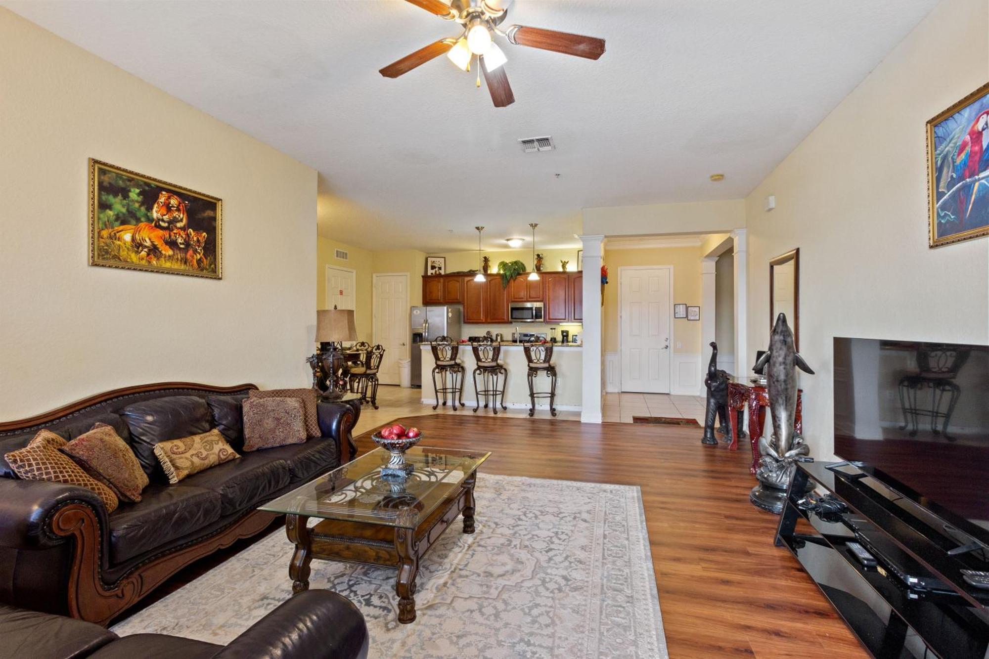 Executive 3 Bedroom At Universal Apartment *