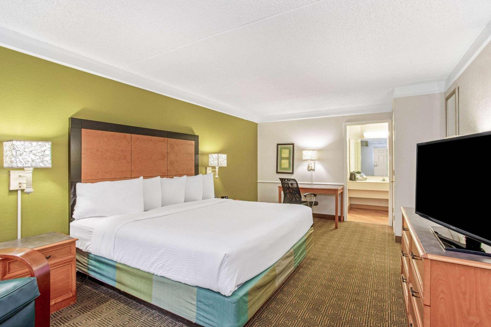 Hotel La Quinta By Wyndham Airport West