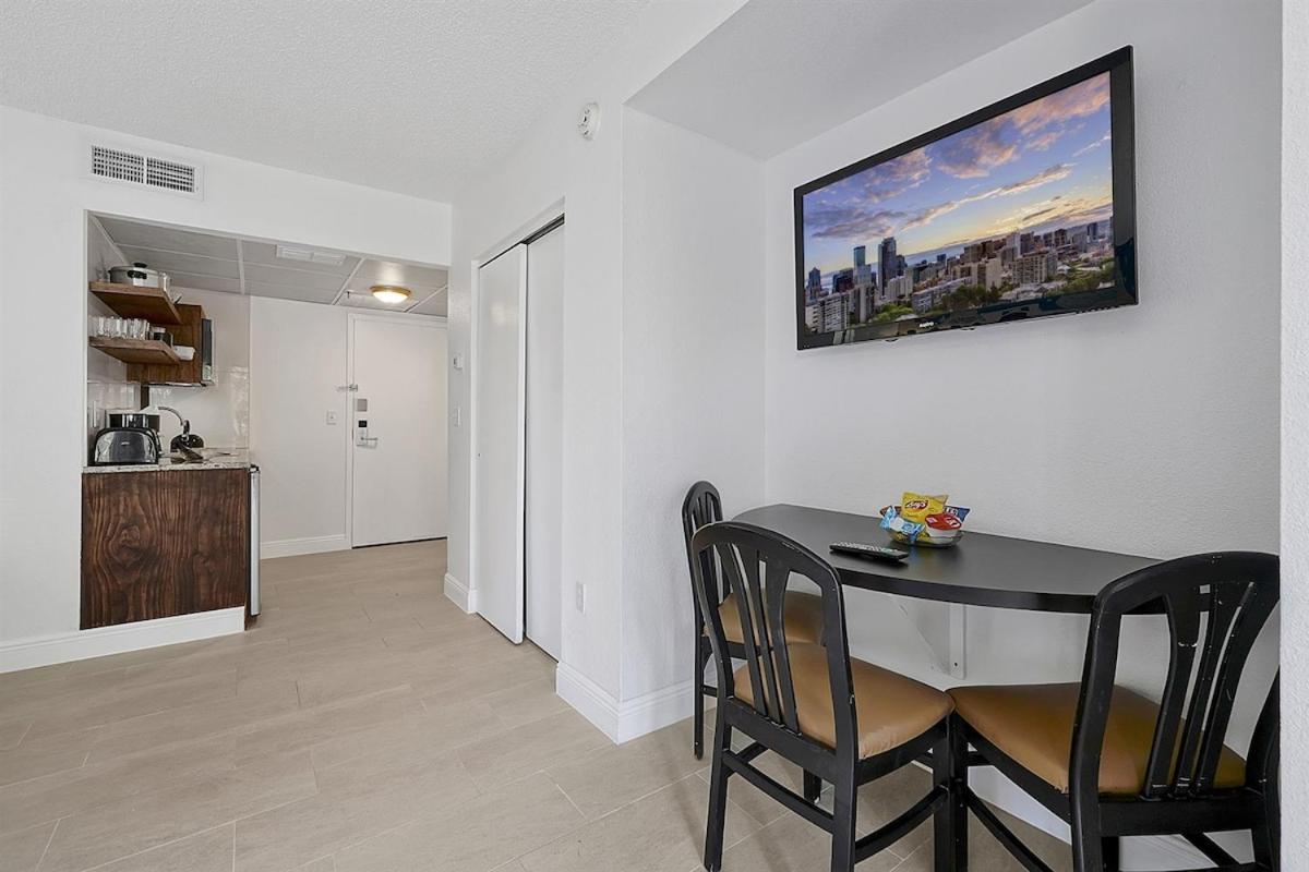 Enclave Refurbished Condo: Just 2mi To Universal! *