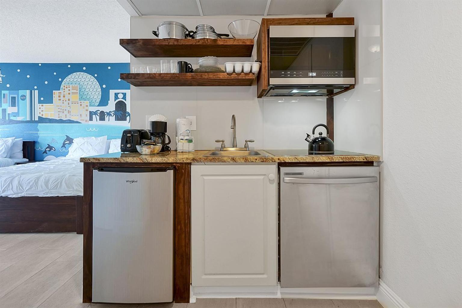 Apartment Enclave Refurbished Condo: Just 2mi To Universal! Orlando