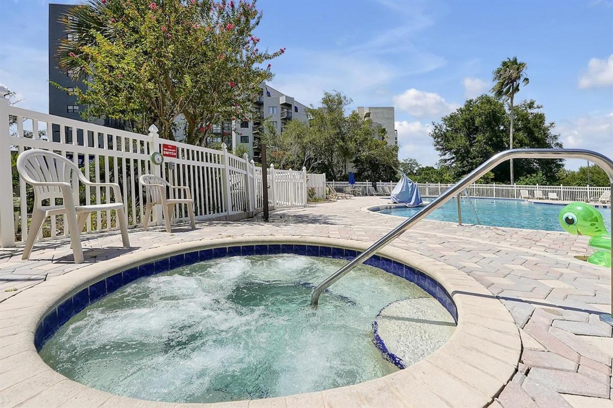 Apartment Enclave Refurbished Condo: Just 2mi To Universal!