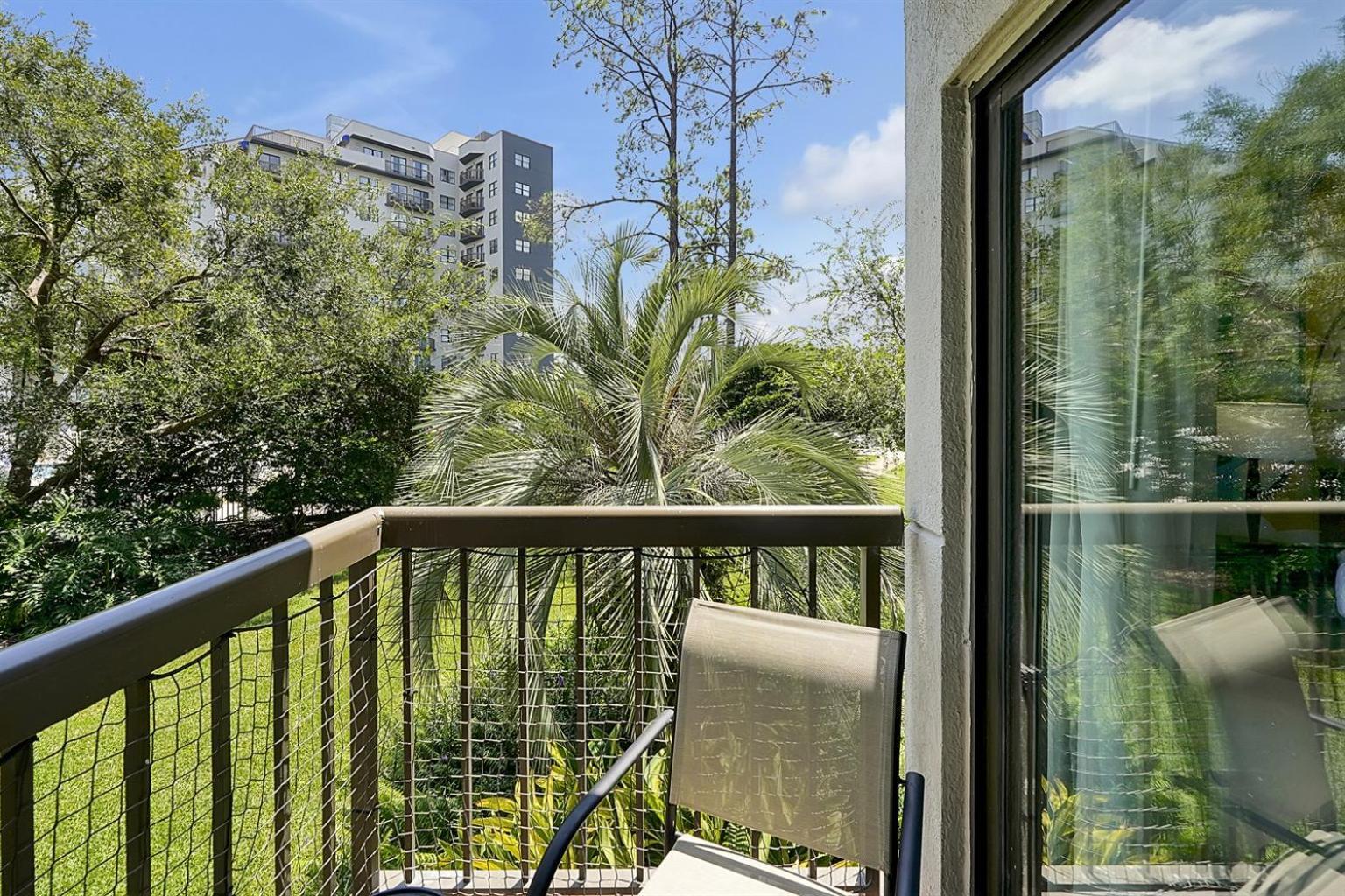 Apartment Enclave Refurbished Condo: Just 2mi To Universal! *