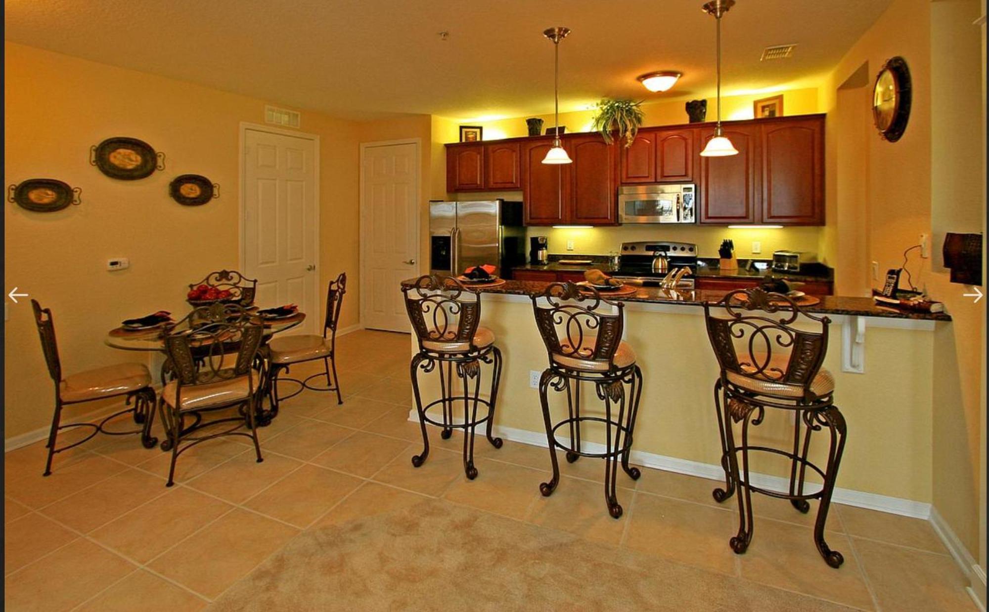 Executive 3 Bedroom At Universal Apartment *