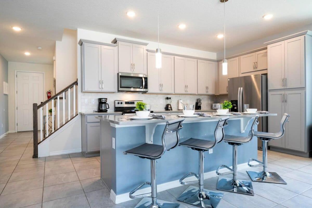 Splendid 5bd W Pool At Solara 2154