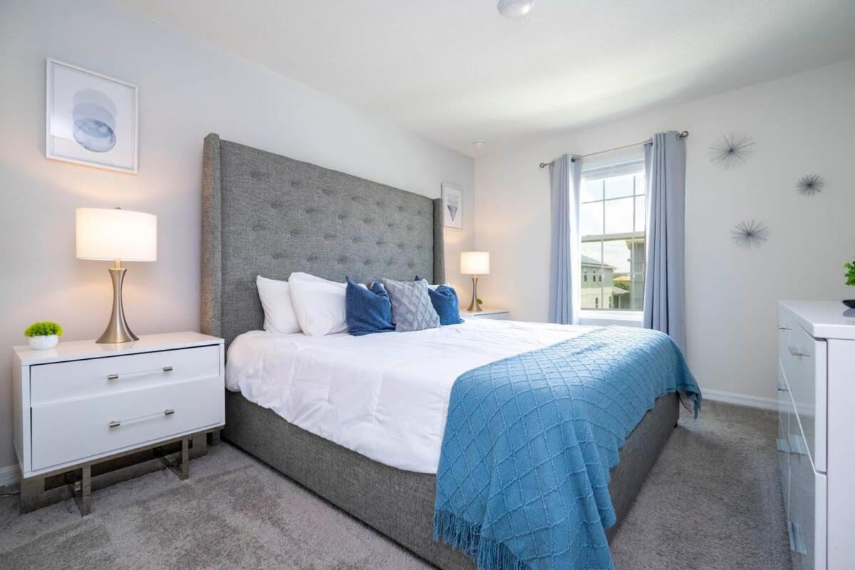 Splendid 5bd W Pool At Solara 2154 *