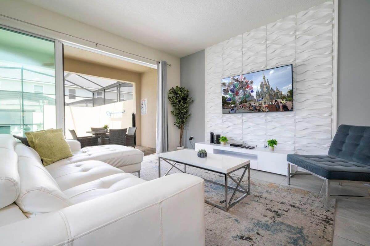 Splendid 5bd W Pool At Solara 2154