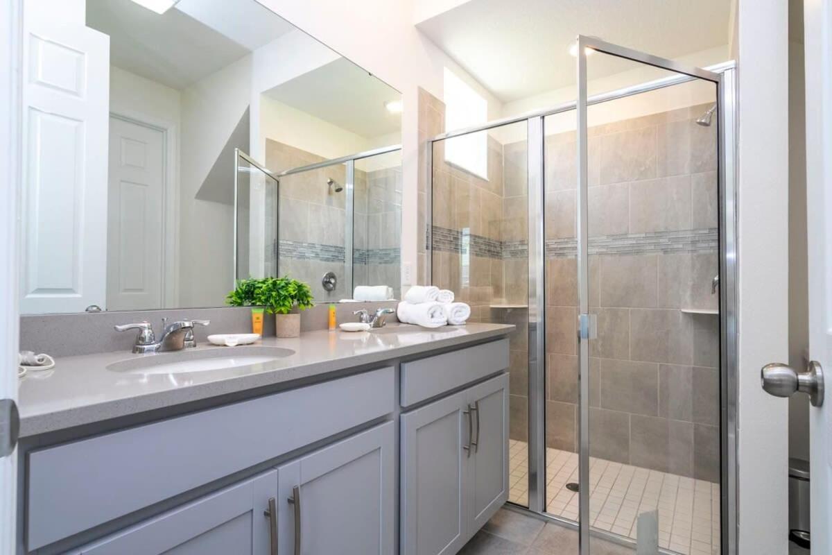 Splendid 5bd W Pool At Solara 2154 *