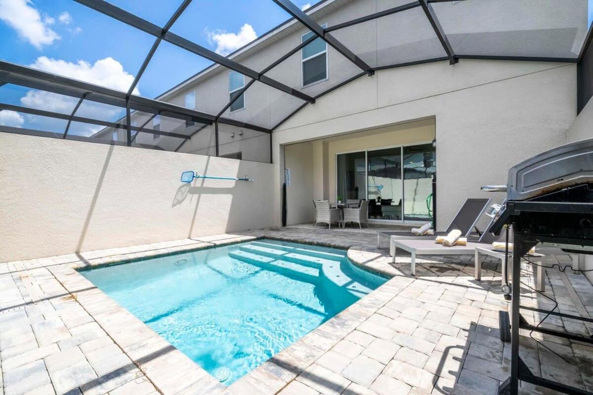 Splendid 5bd W Pool At Solara 2154