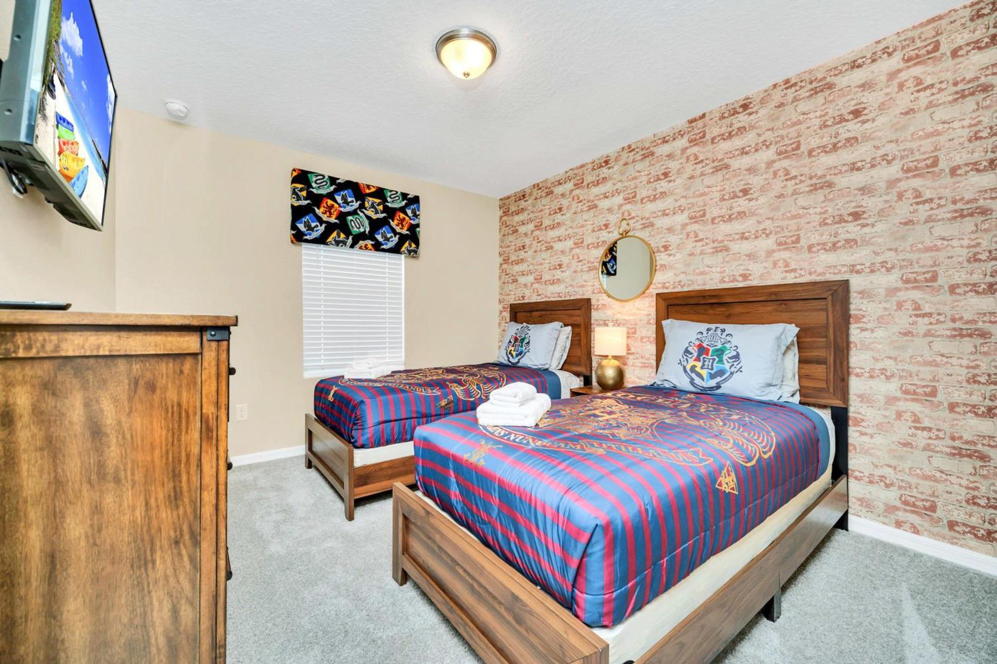 4br With Private Pool Near *