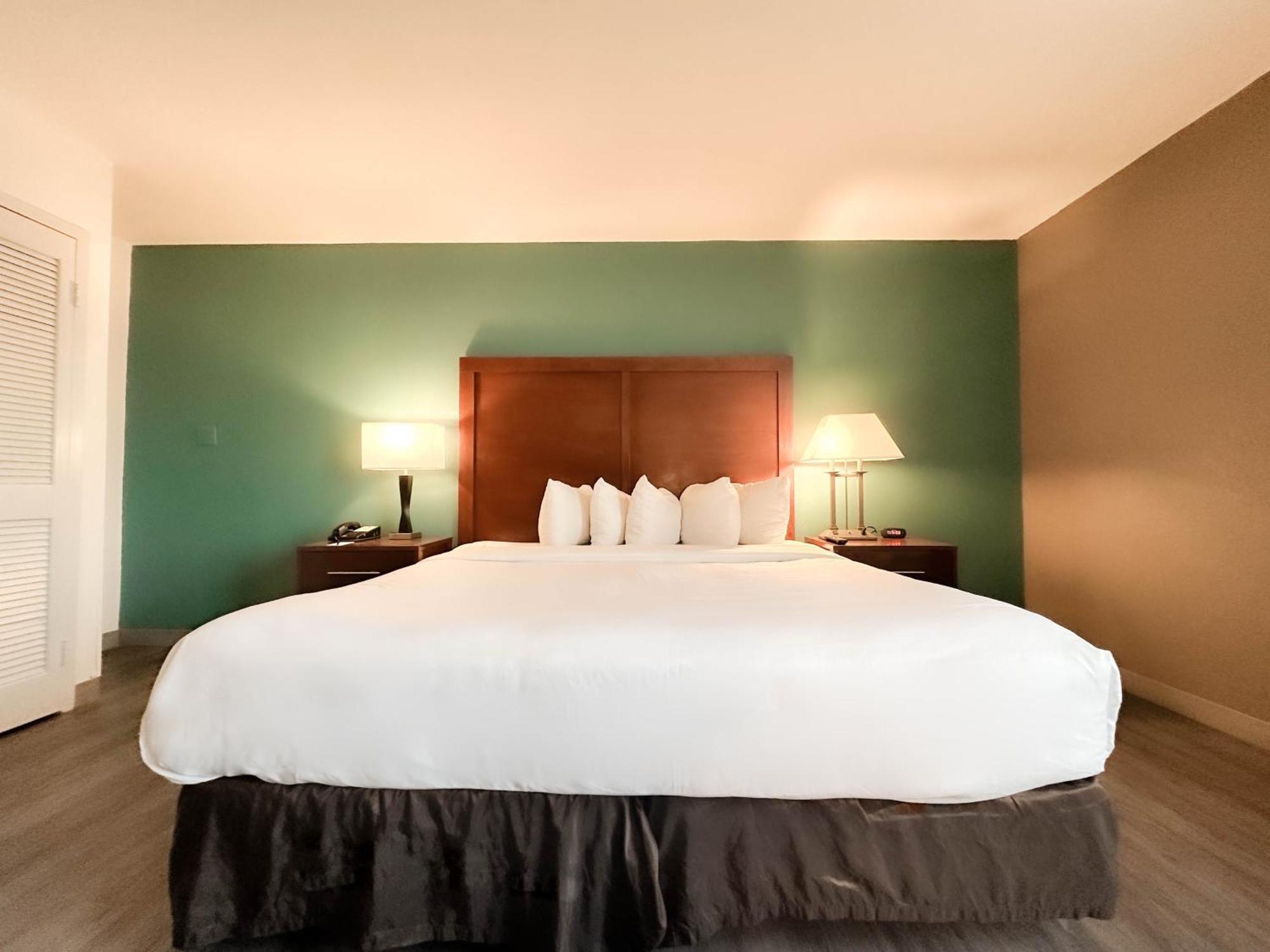 Comfort & Kissimmee By The Parks Hotel 3*