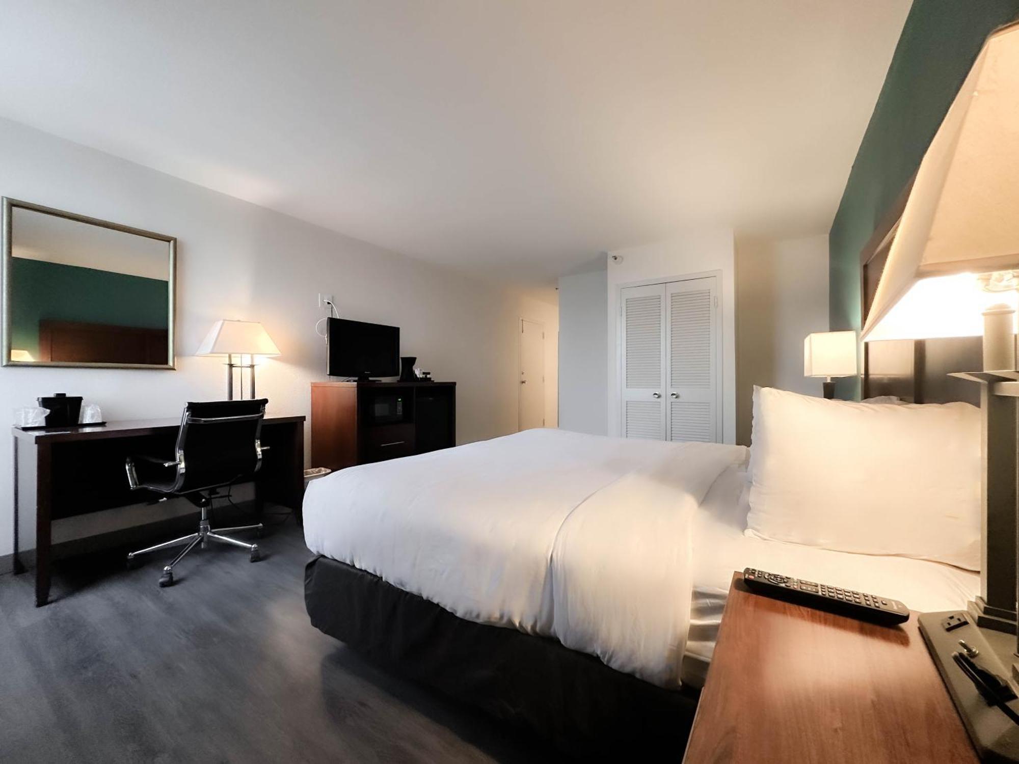 Comfort & Kissimmee By The Parks Hotel