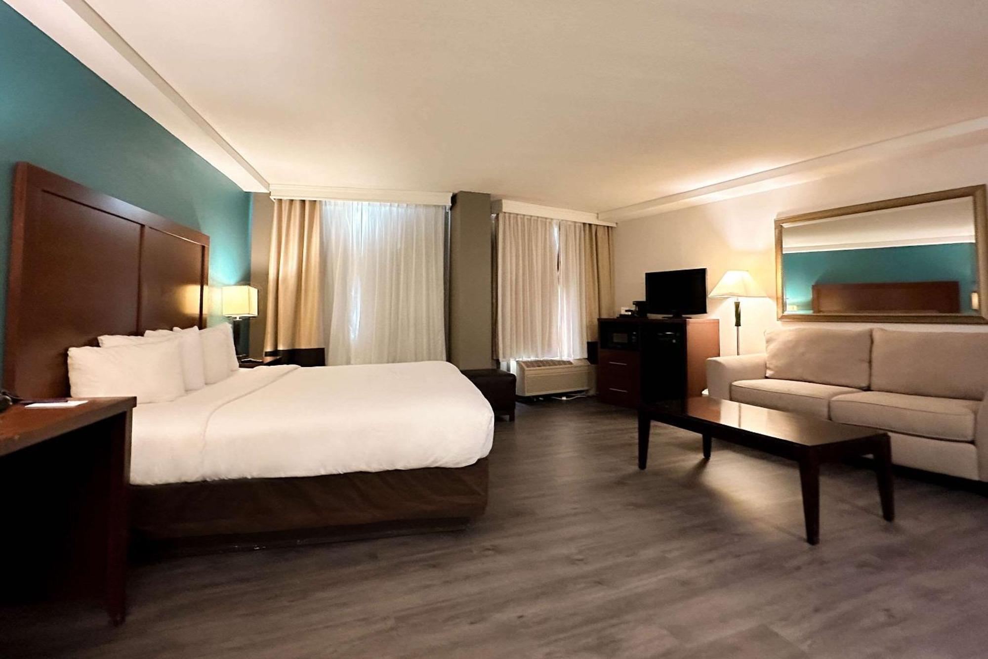 Comfort & Kissimmee By The Parks Hotel Four Corners