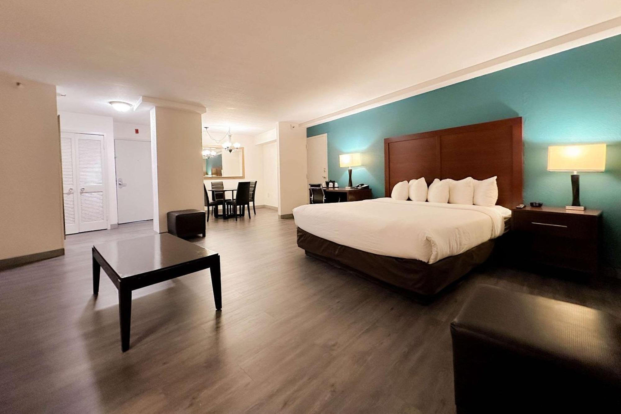 Hotel Comfort & Kissimmee By The Parks 3*