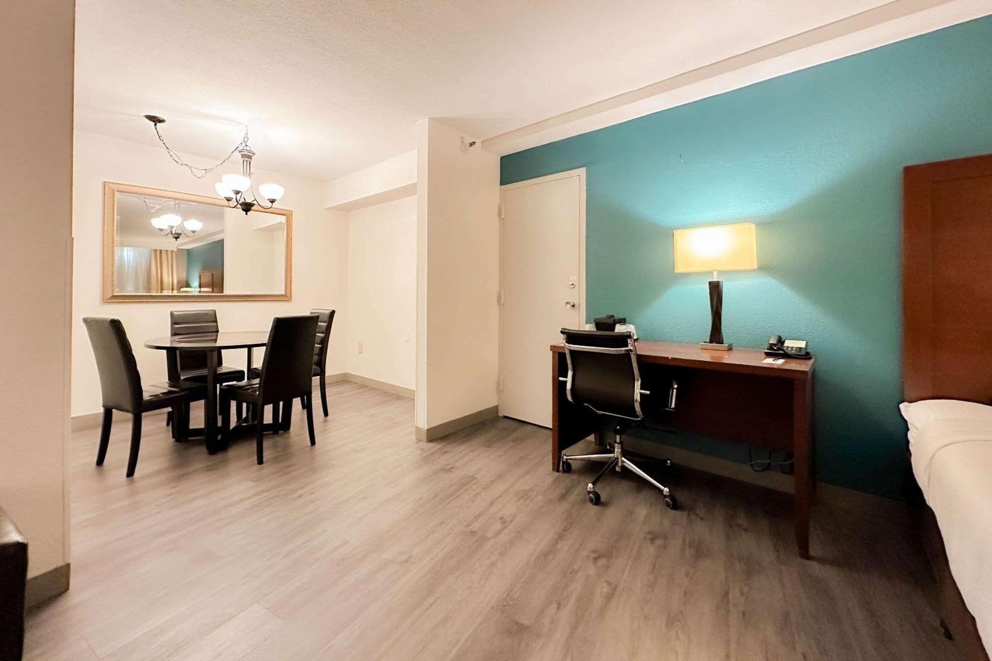 Comfort & Kissimmee By The Parks