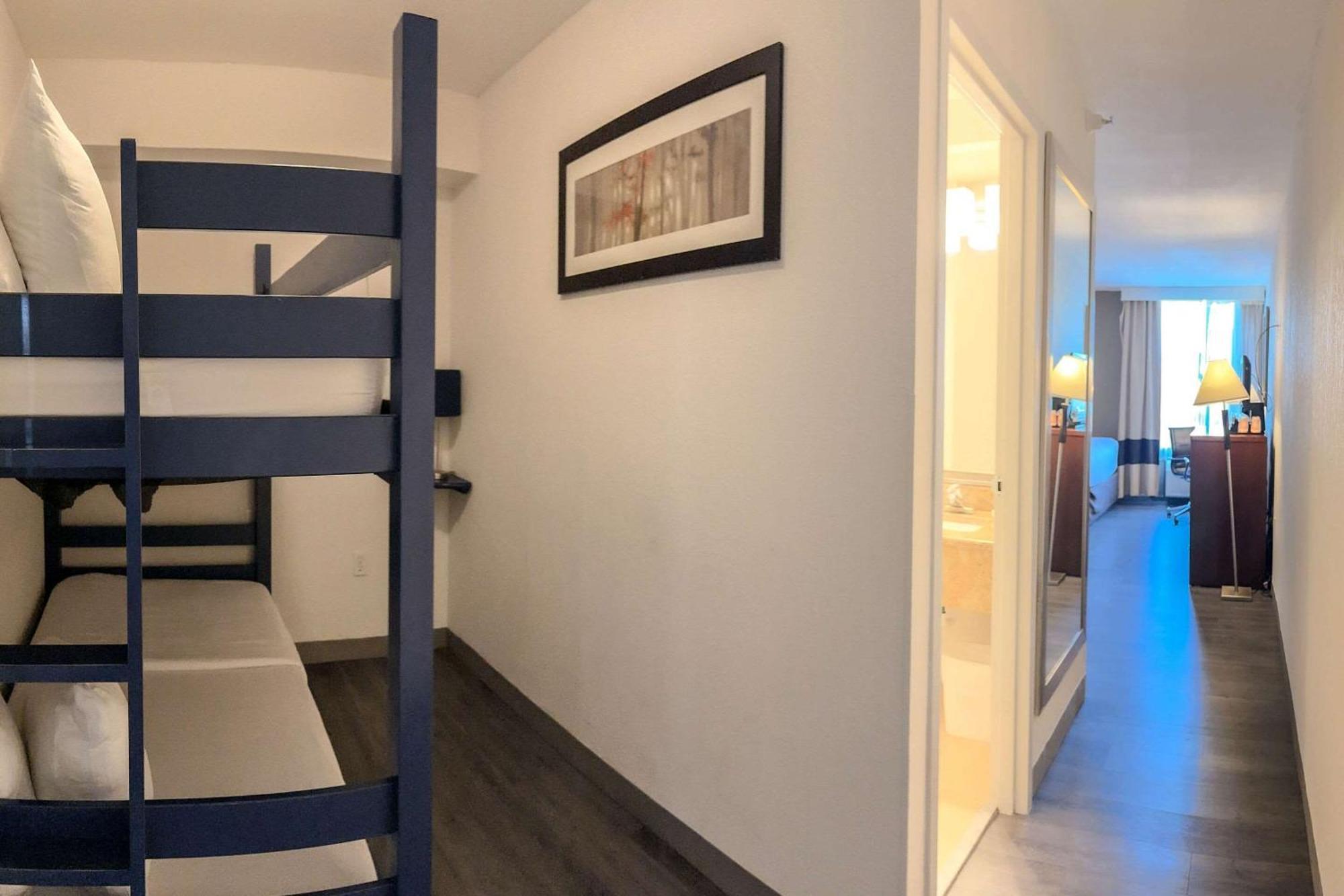 Comfort & Kissimmee By The Parks Four Corners