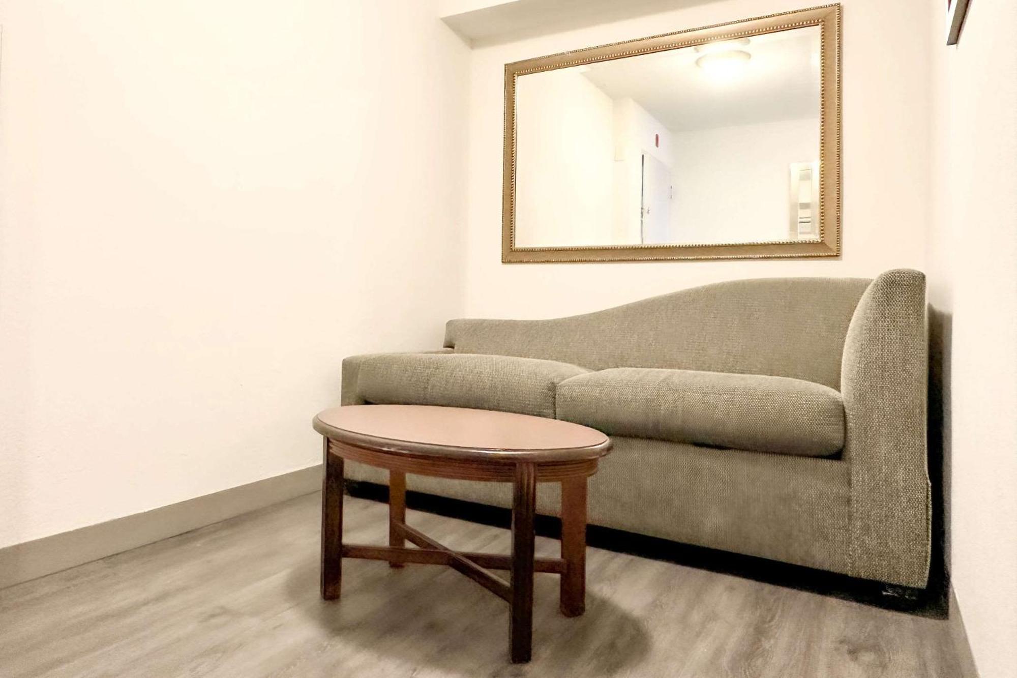 Comfort & Kissimmee By The Parks Hotel