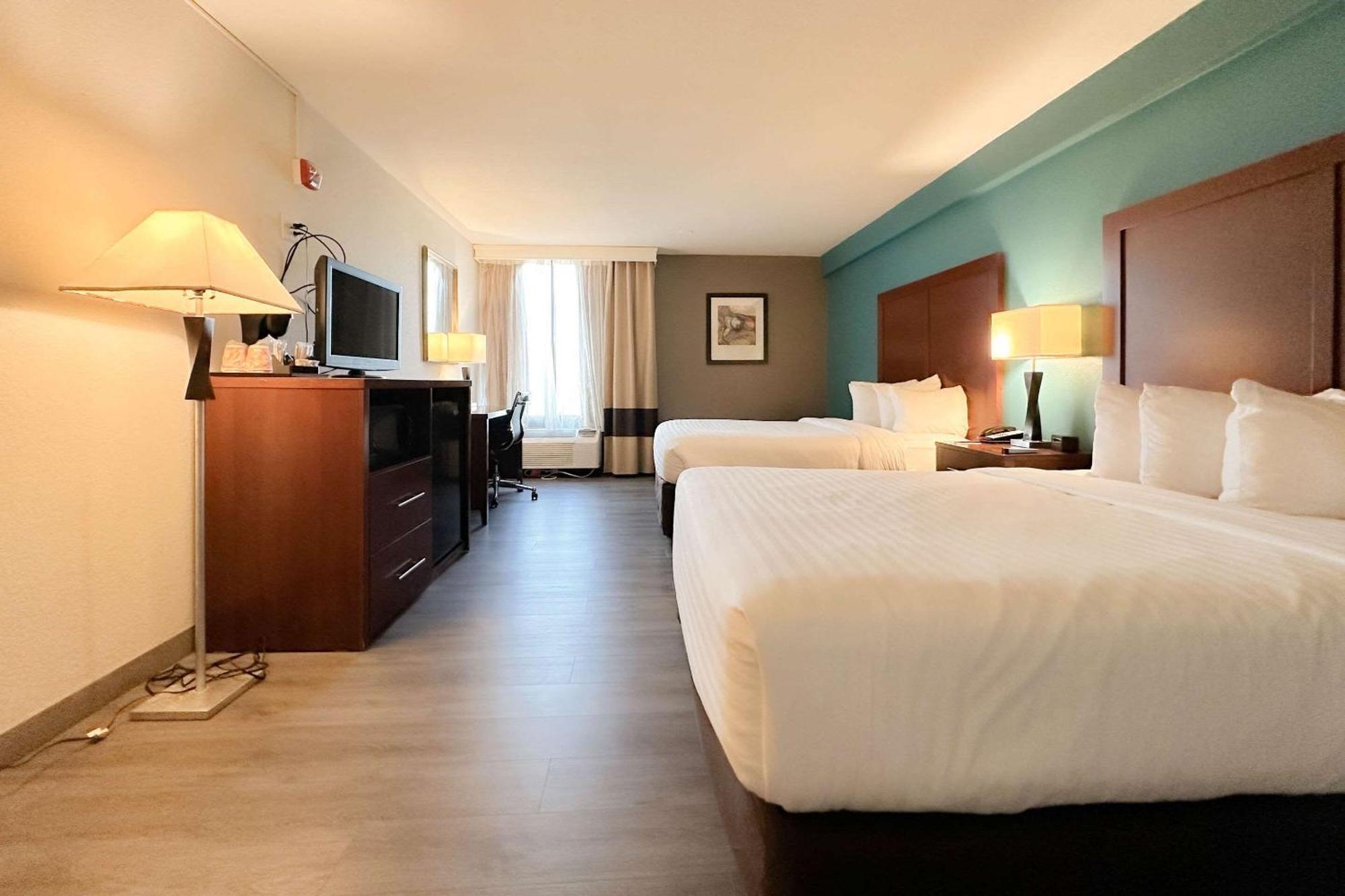 Comfort & Kissimmee By The Parks Hotel 3*