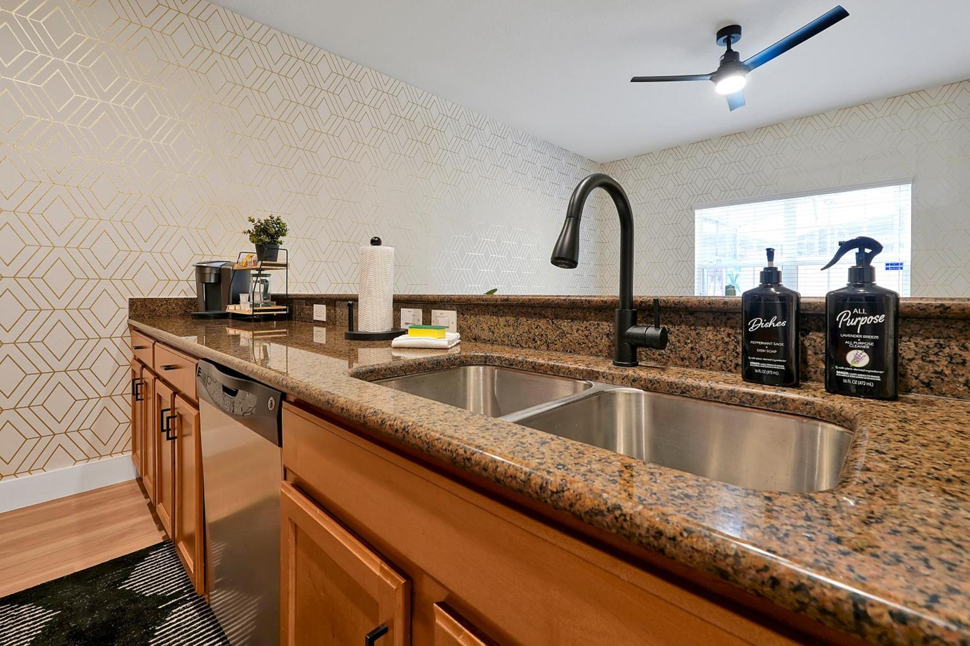 Holiday home Stylish & Cozy Retreat Prime Location Fully Equipped