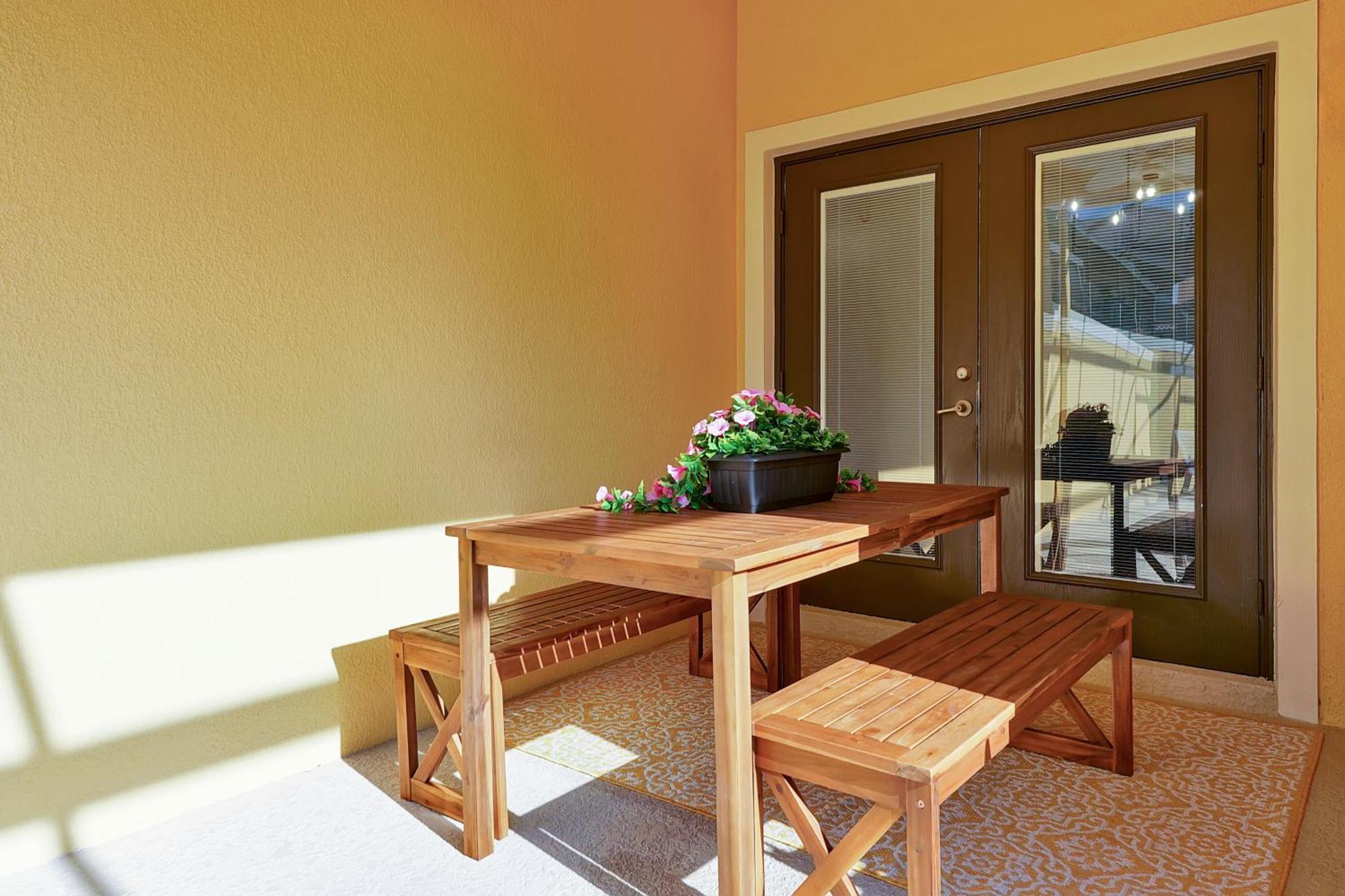 Stylish & Cozy Retreat Prime Location Fully Equipped Holiday home *
