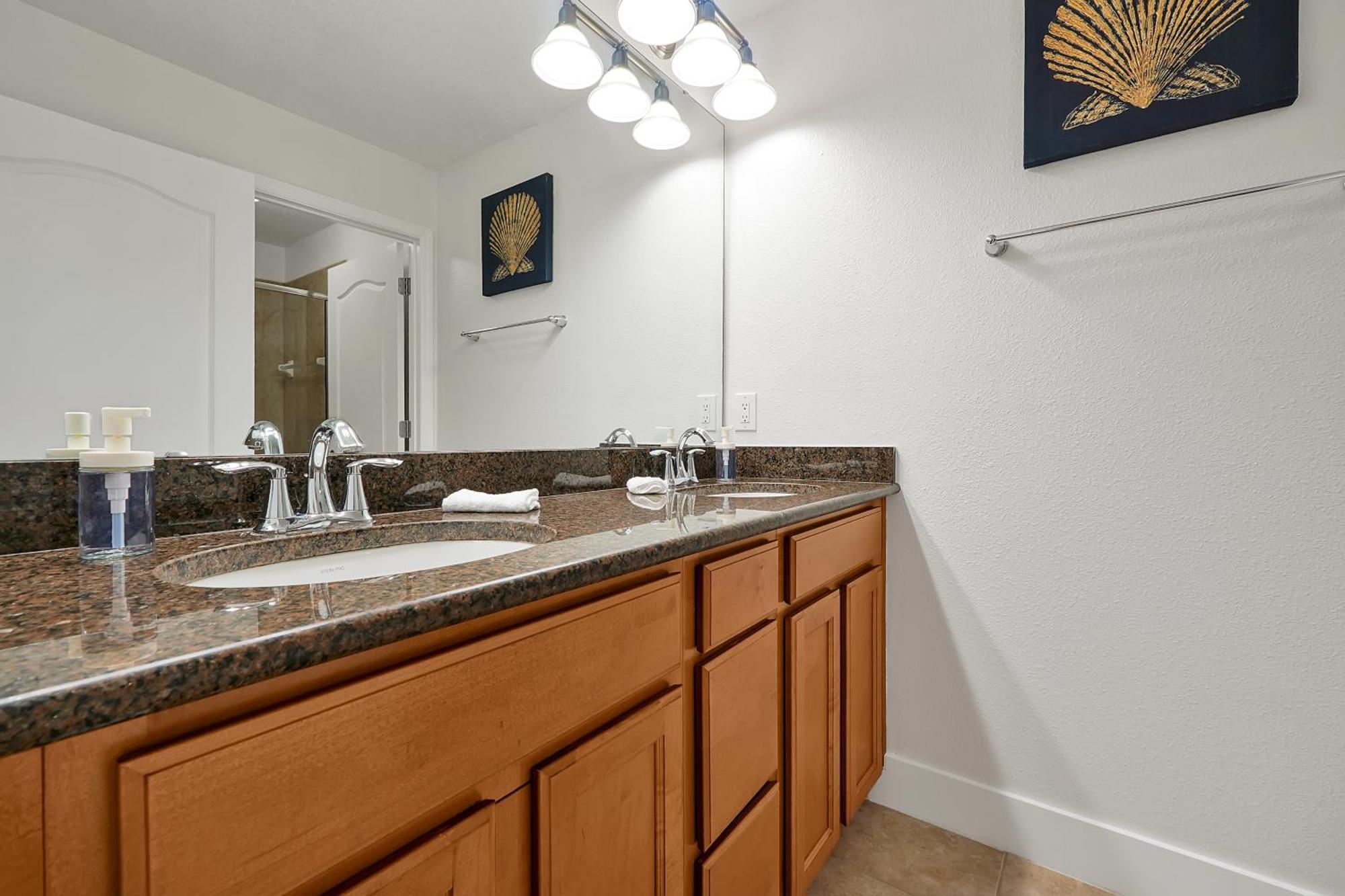 Stylish & Cozy Retreat Prime Location Fully Equipped