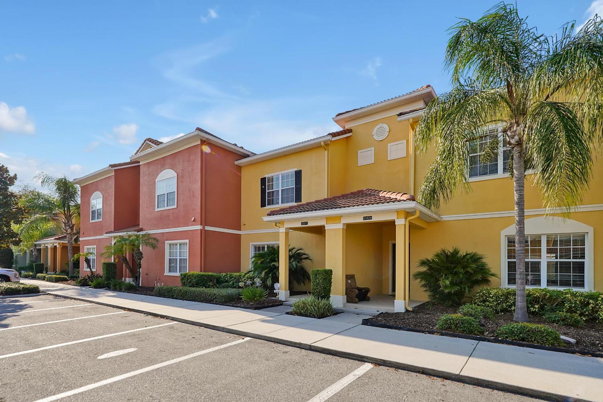 Stylish & Cozy Retreat Prime Location Fully Equipped *