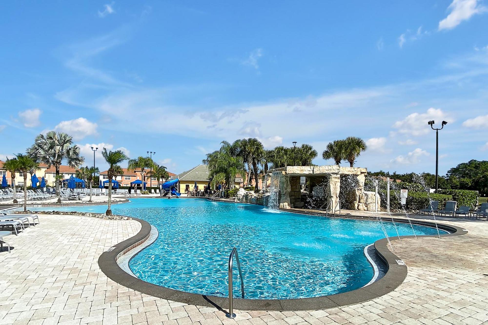 Stylish & Cozy Retreat Prime Location Fully Equipped Holiday home