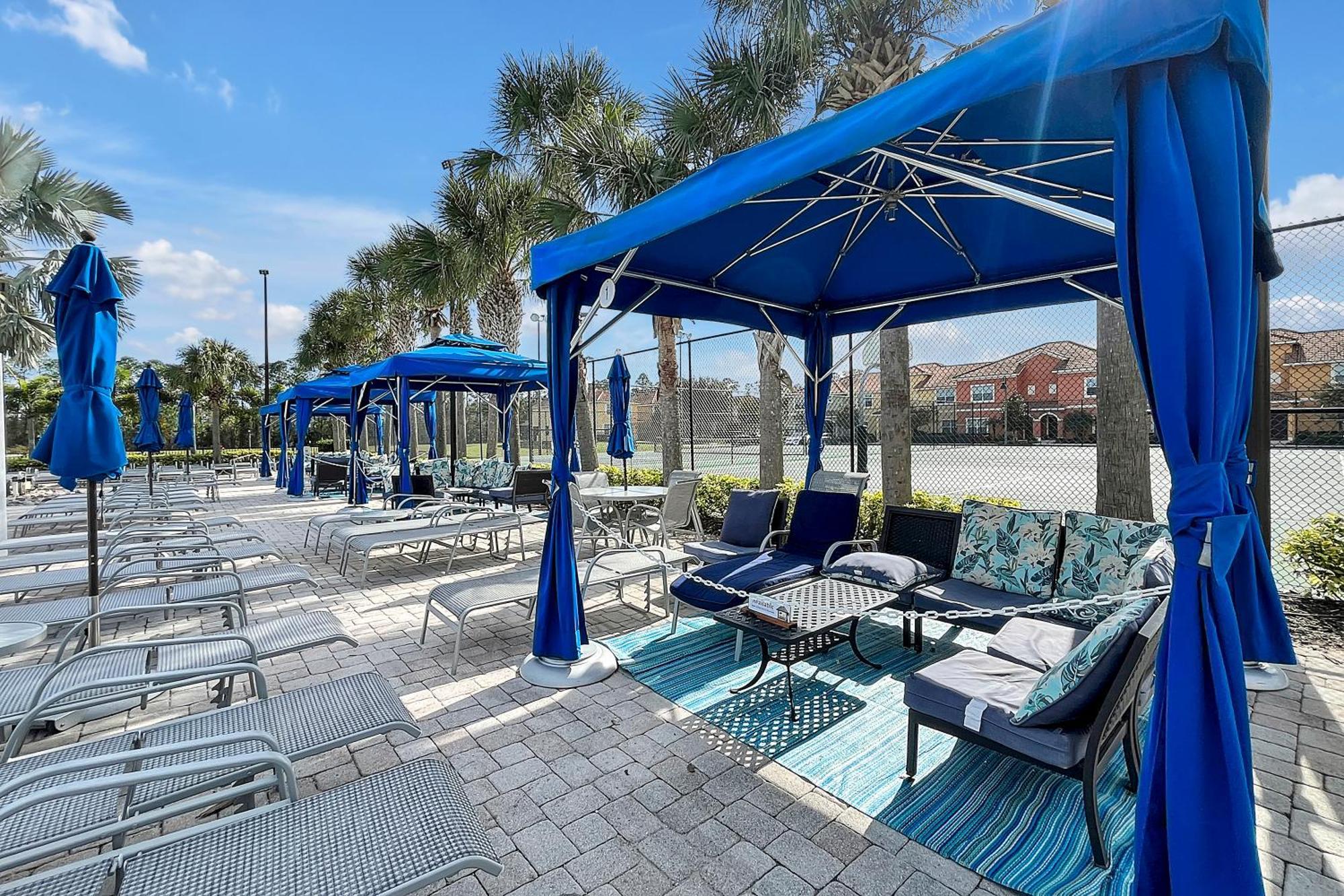 Stylish & Cozy Retreat Prime Location Fully Equipped *