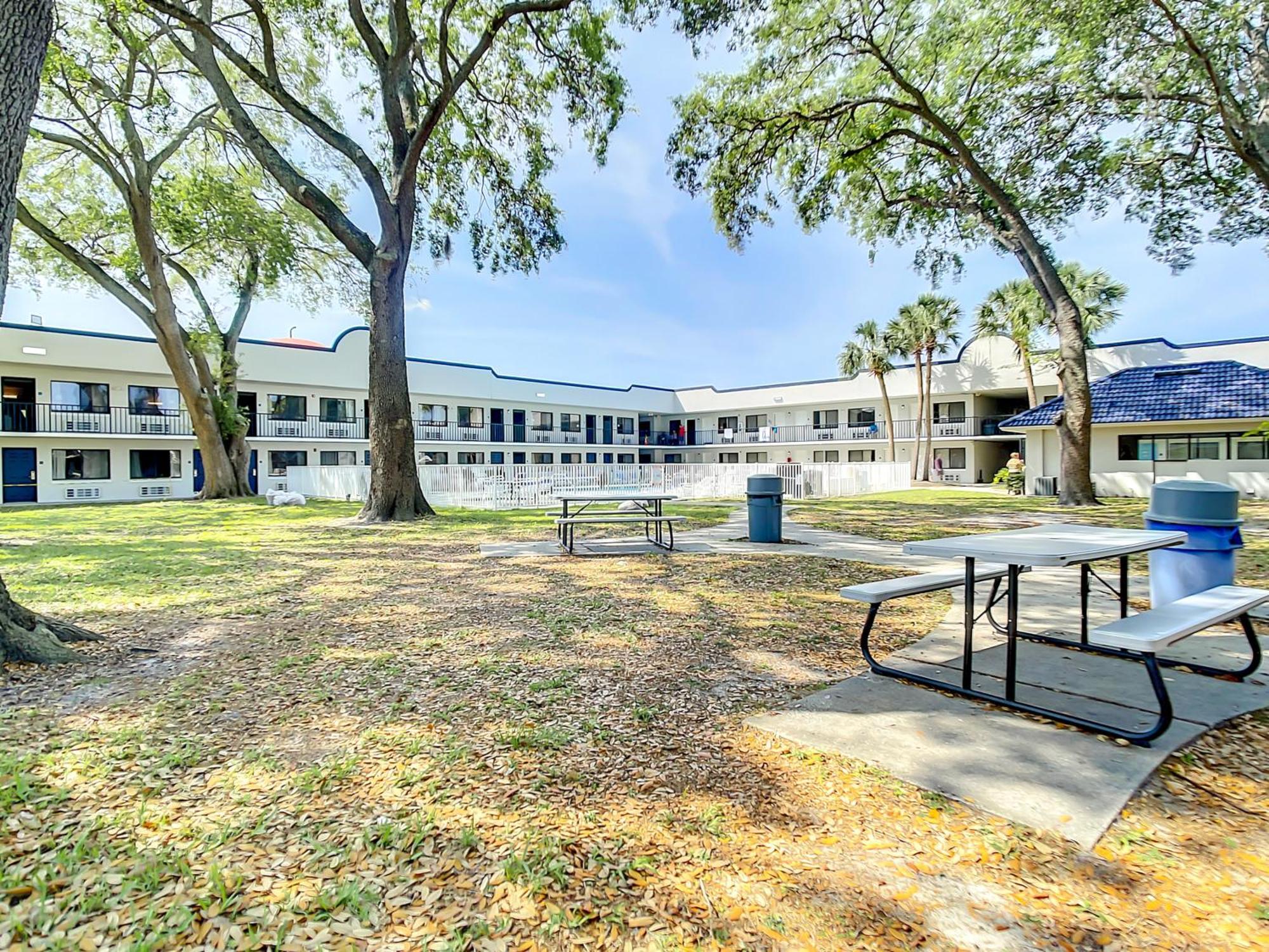 Stayable West Hotel