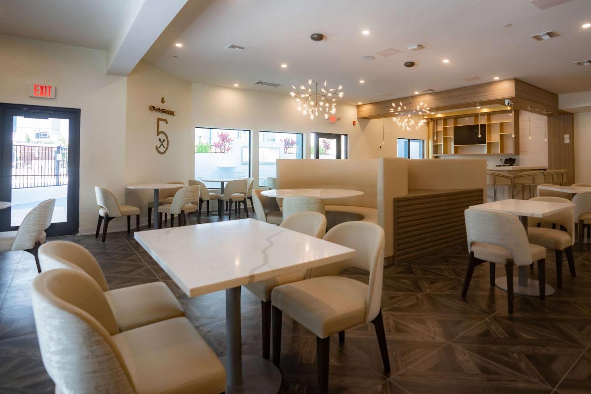Daskk Near Universal Blvd, Ascend Collection Hotel Orlando
