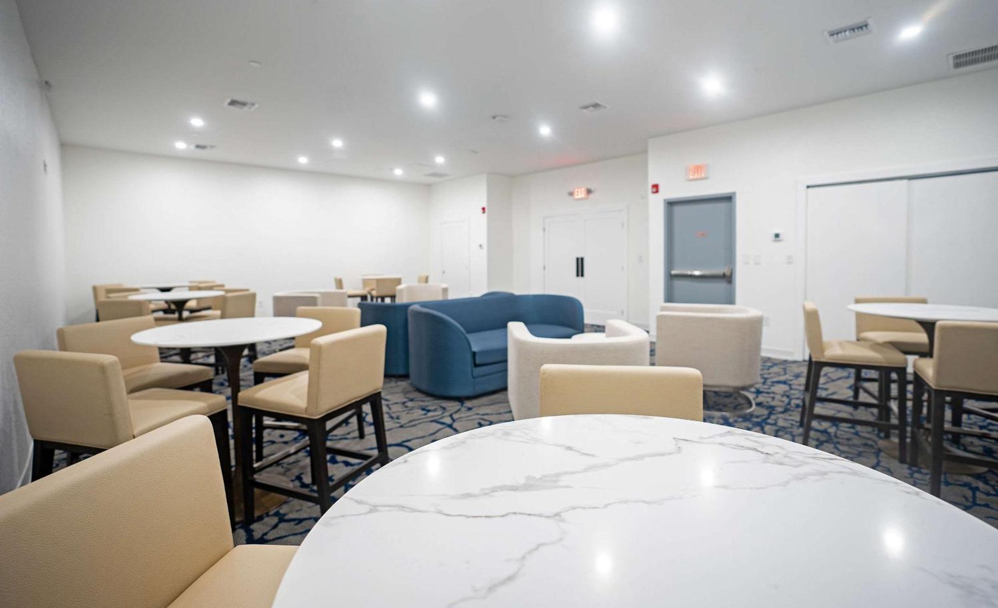 Daskk Near Universal Blvd, Ascend Collection Hotel Orlando