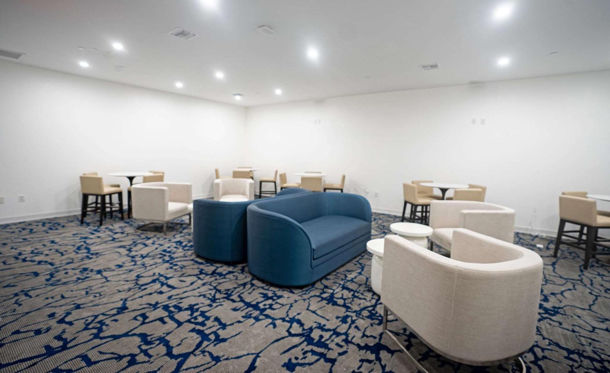 Daskk Near Universal Blvd, Ascend Collection 3*