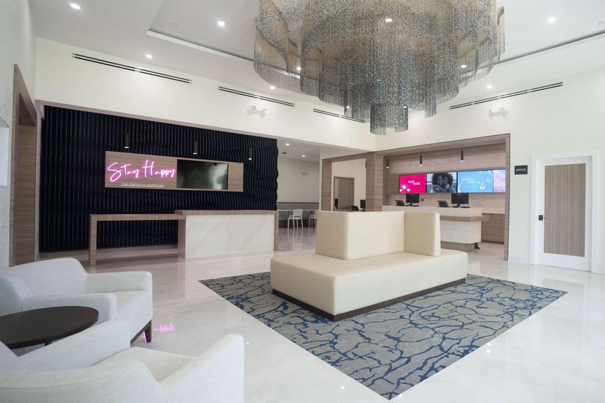 Daskk Near Universal Blvd, Ascend Collection 3*