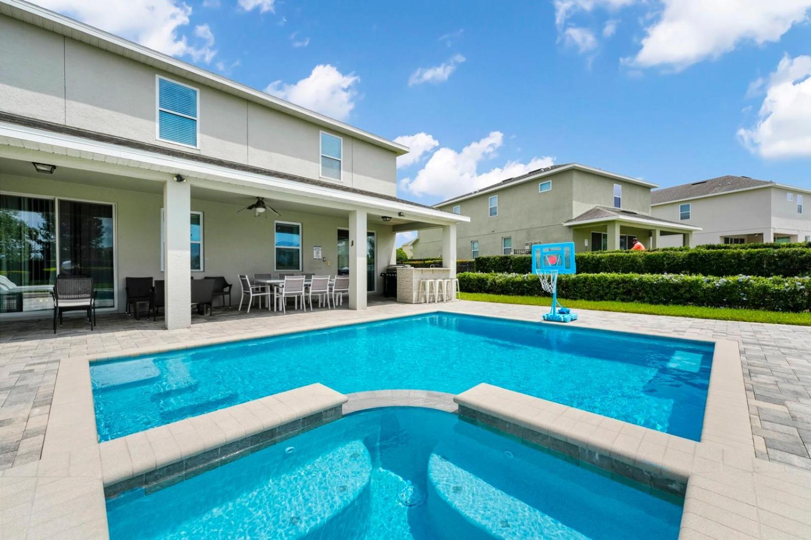 Holiday home Striking With Games & Outdoor Kitchen Near By Rentyl - 7742f Orlando