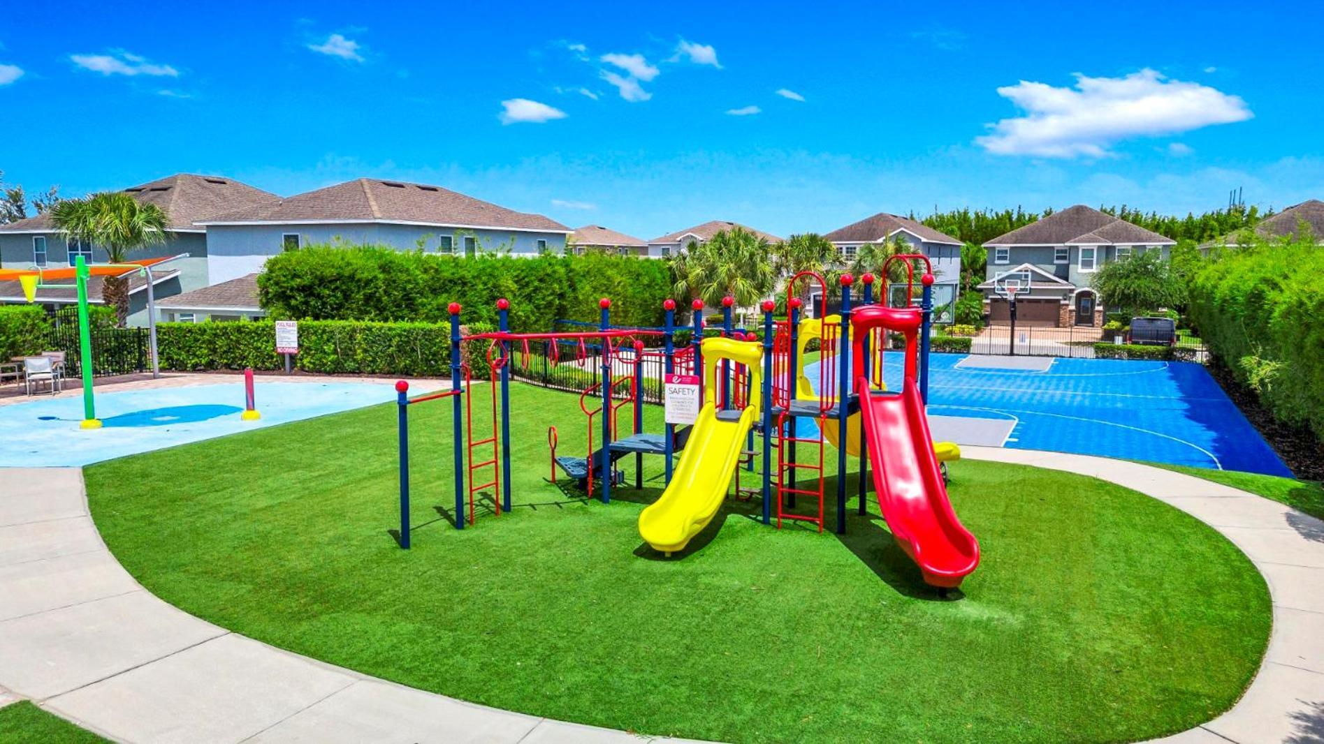 Striking With Games & Outdoor Kitchen Near By Rentyl - 7742f Orlando
